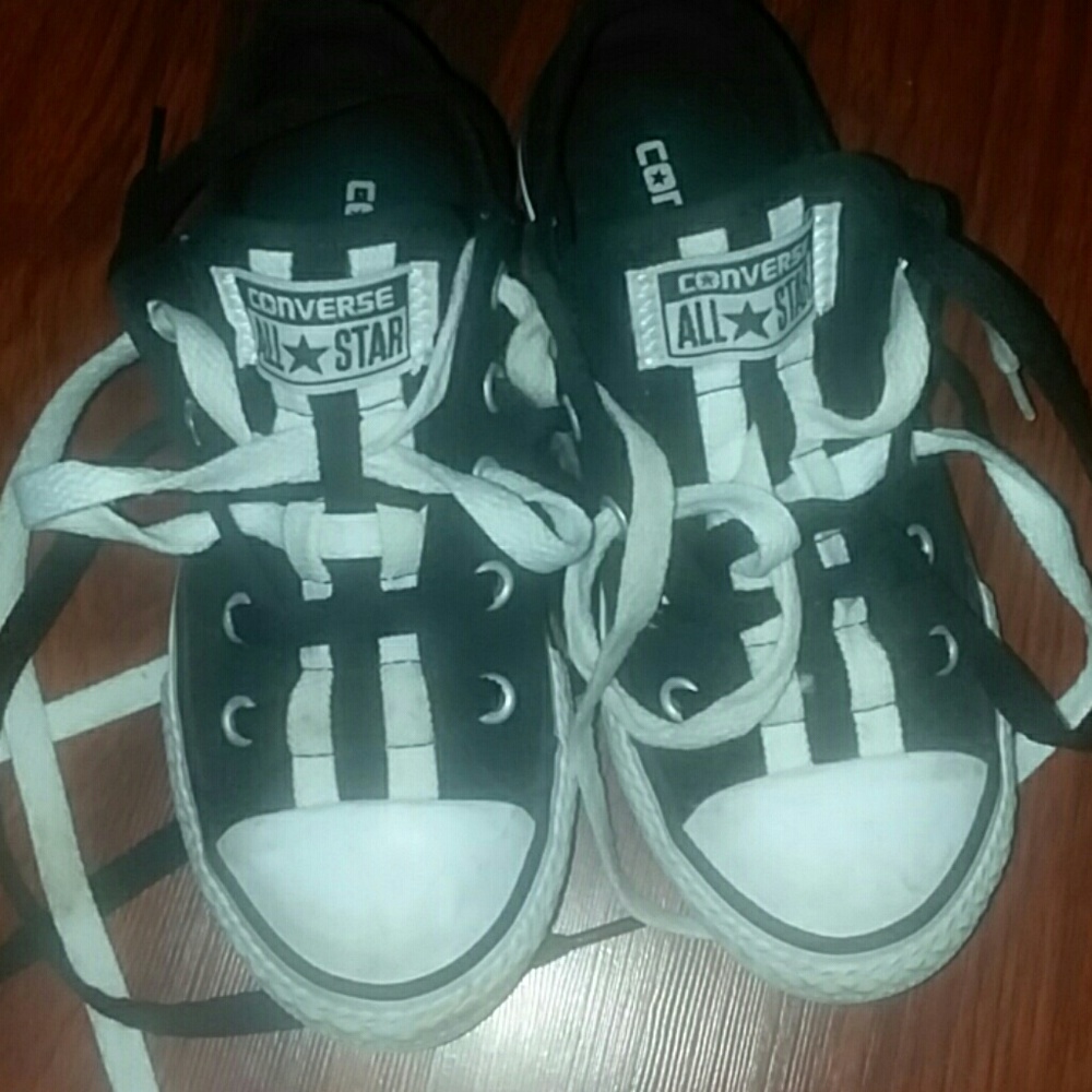 Tennis shoes